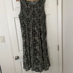 Green knee length dress